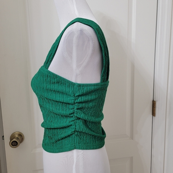Kelly Green Size M Pleated Texture Sleeveless Camisole Cami Tank Top, Like New - Picture 4 of 13